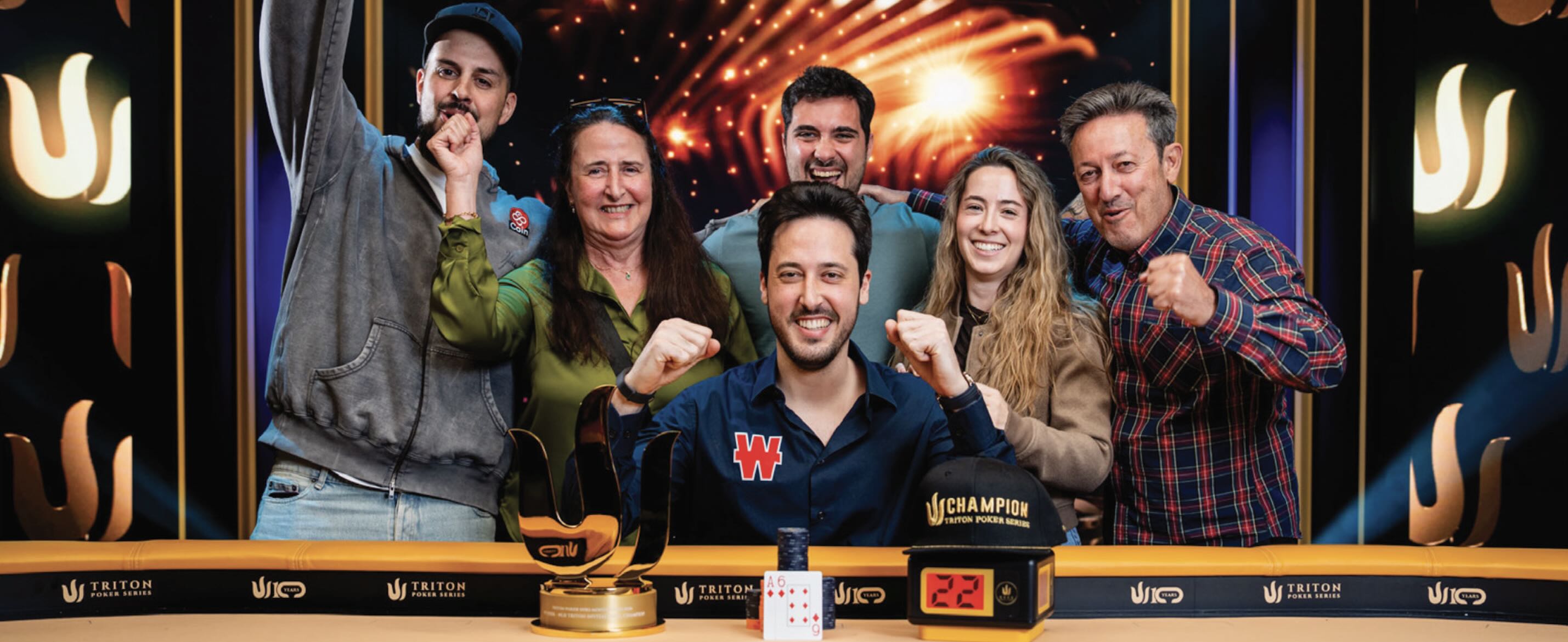Panoramic view of the final table set
